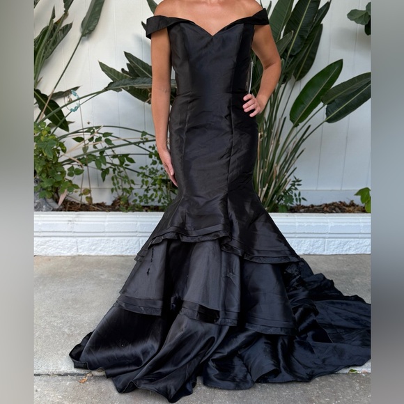 JOVANI Elegant Black Off-Shoulder Gown extravagant dress - Picture 1 of 12